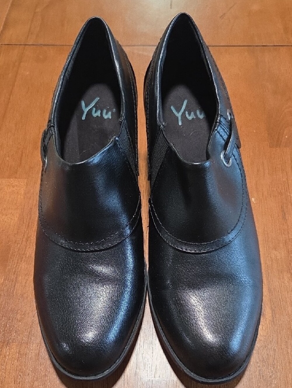 Yuu Black Leather Low Block Heel - Picture 2 of 4